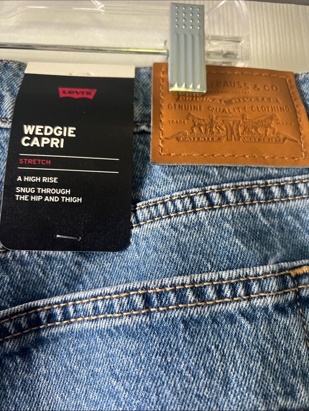 Levi's Medium Blue Cropped Women's Jeans - Classic Five-Pocket Style - Picture 4 of 4